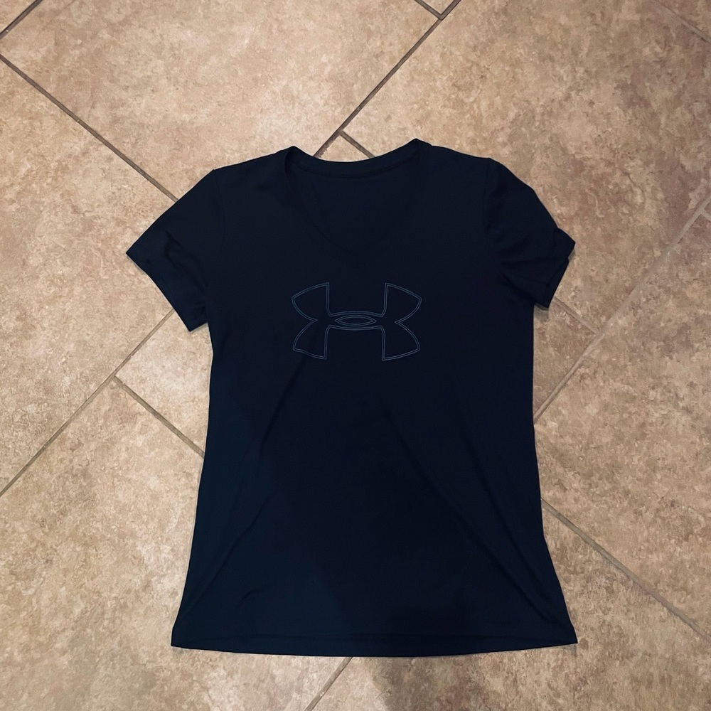 Under Armour top